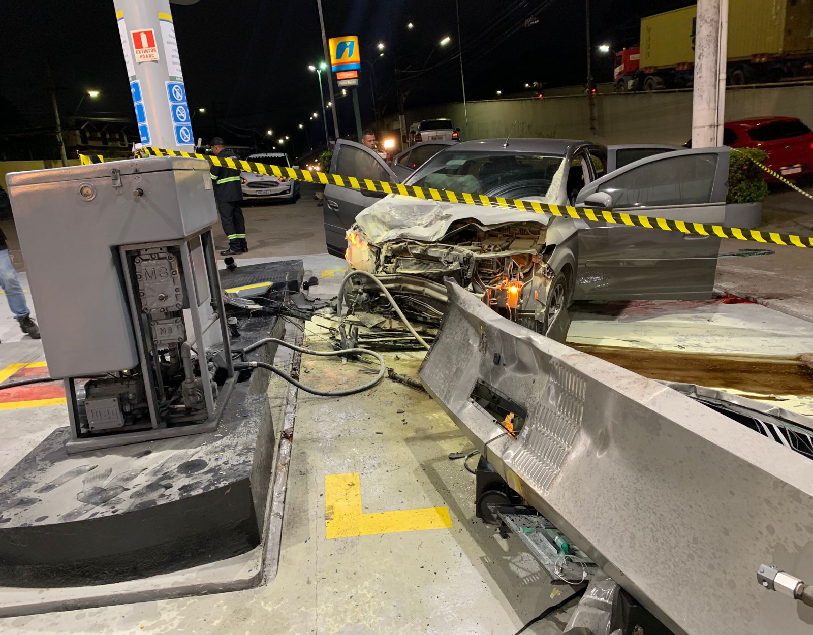 Perseguição policial termina com criminosos baleados em Manaus