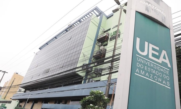 UEA abre processo seletivo para concessão de auxílio aos estudantes