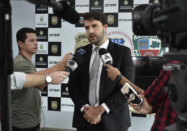 Terceirizado da Amazonas Energia é preso suspeito de furtar fio e fazer 'gato' na própria casa em Manaus