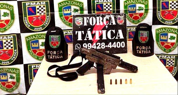 Jovem tenta correr da polícia e é preso com submetralhadora em Manaus