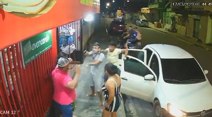 Suspeitos de roubar arma de comerciante são presos em Manaus; vídeo