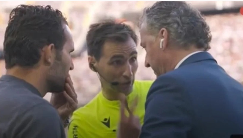 Áudios revelam reação de técnico do Valencia sobre ataques a Vini Jr: 'fod*-se racismo'