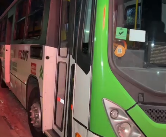 Ônibus da linha 415 é alvo de assaltantes em Manaus