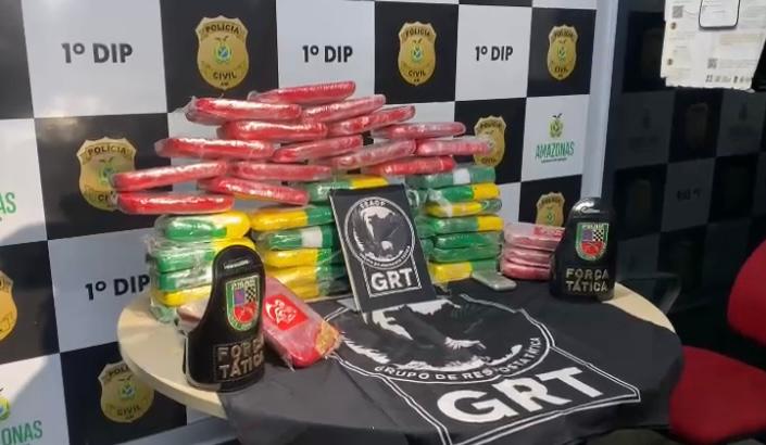 Trio é preso com 45kg de drogas escondidas em malas em Manaus 