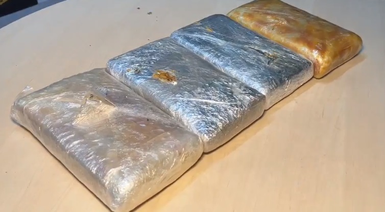 Homem é preso com drogas em porto de Manaus