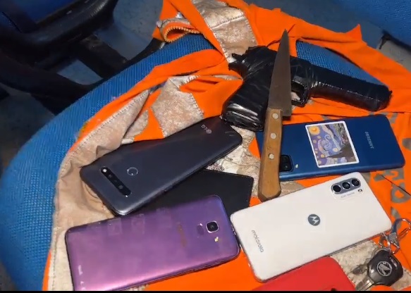 Dupla é presa após fazer arrastão com arma falsa no Centro de Manaus