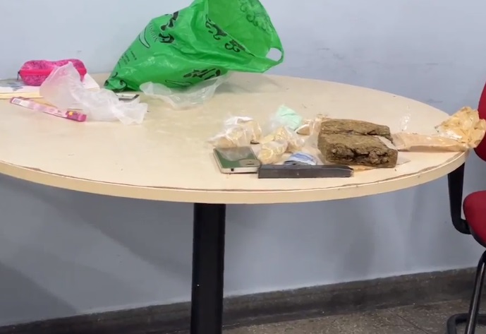 Traficante é preso com drogas, munições e carregador de arma em Manaus