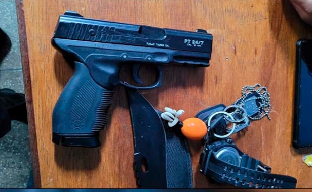 Homem é preso ostentando arma falsa no Amazonas