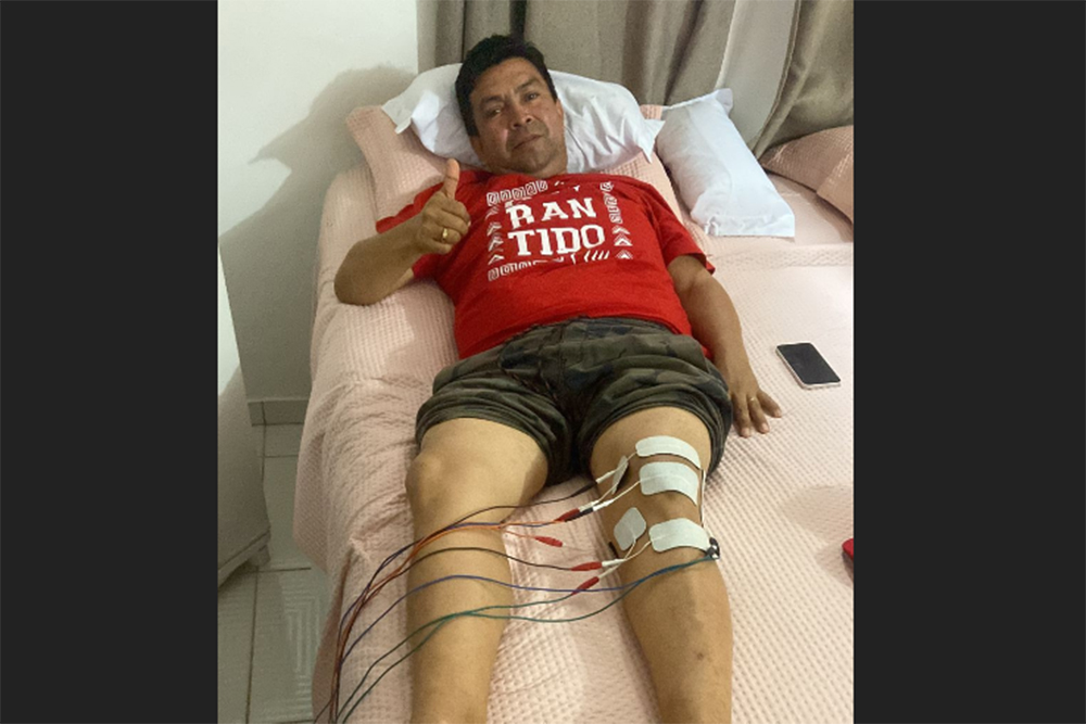 Vereador Telo Pinto tem pernas quase esmagadas por alegoria do Garantido