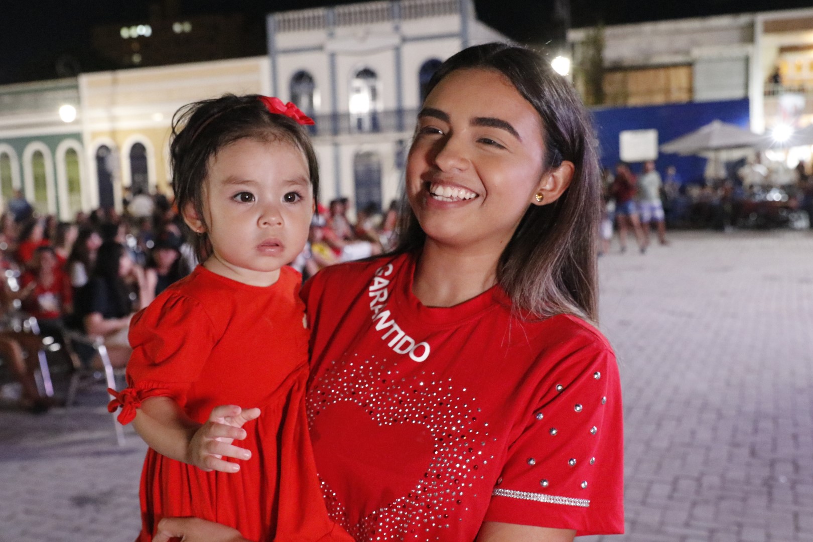 Transmissão da última noite do Festival de Parintins encanta torcedores em Manaus 