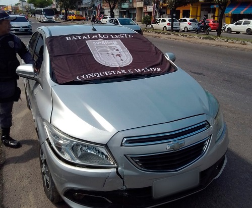 Carro furtado no RJ é apreendido com placa clonada em Manaus