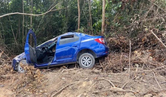 Carro capota e deixa motorista ferido na AM-010