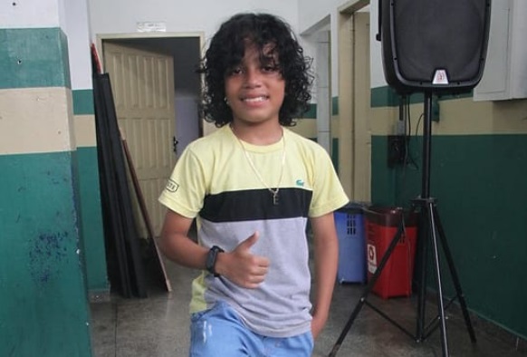 Criança de 10 anos deixa Manaus para jogar na base do Corinthians em São Paulo