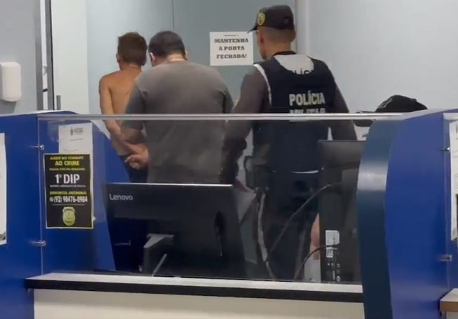 Suspeito é preso com drogas ao tentar fugir da polícia no Centro de Manaus