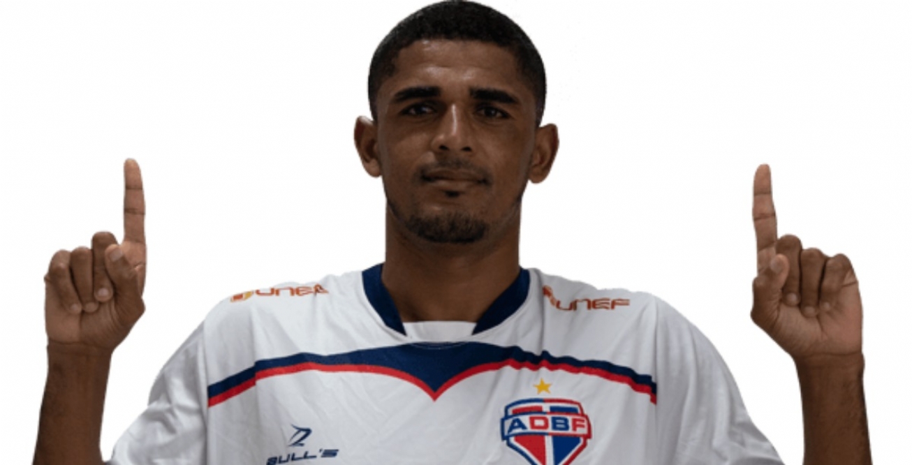 Deon, do Bahia de Feira, morre durante treino; time joga contra Nacional neste sábado