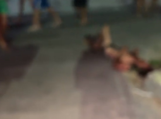 Suspeito de estuprar criança de 9 anos é espancado no meio da rua em Manaus