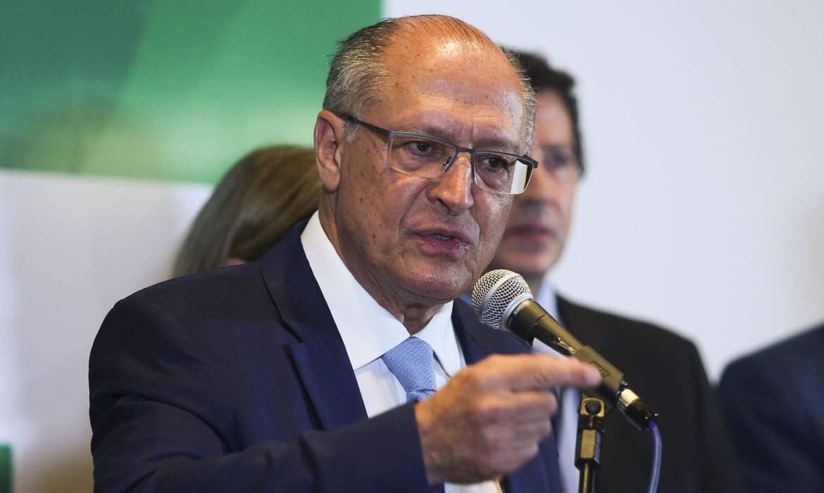 Alckmin convoca reunião ministerial após ciclone no RS