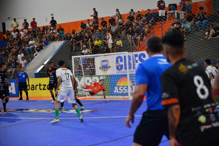 Estrela do Norte/Manaus goleia o Sapezal-MT por 6 a 1 no Brasileiro de Futsal