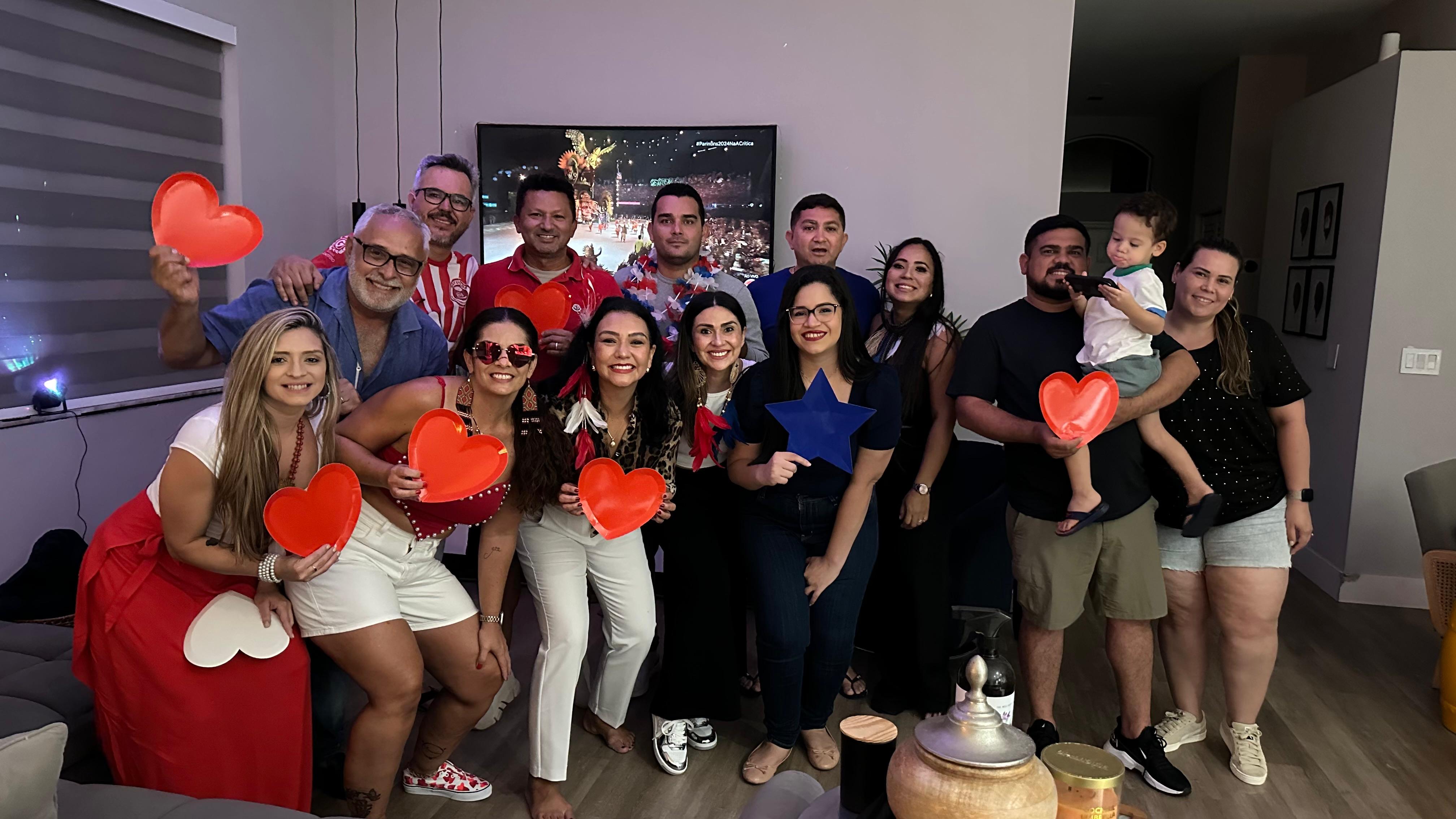 Amazonenses que moram no exterior assistem ao Festival de Parintins