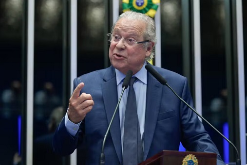 Ex-ministro José Dirceu é internado em São Paulo