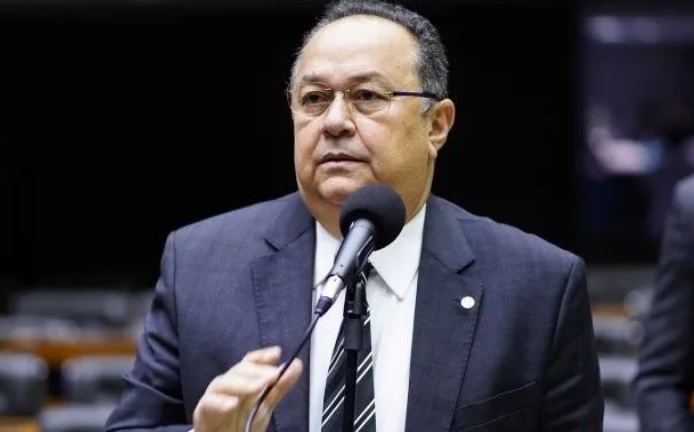 Deputado Silas Câmara é internado após sofrer grave insuficiência cardíaca