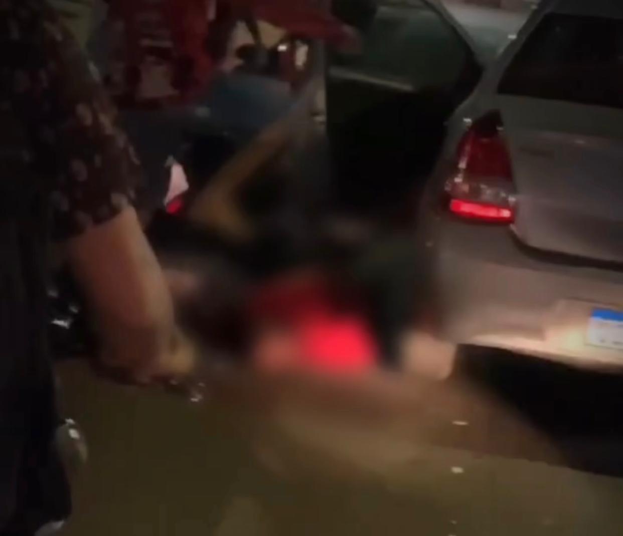 Polícia pede informações sobre motociclistas que espancaram homem até a morte em Manaus