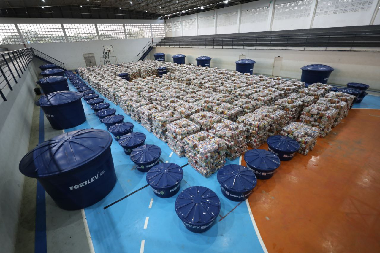 Governo entrega 150 toneladas de alimentos para municípios afetados pela estiagem no Alto Solimões