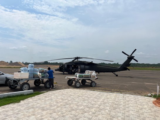 TRE usa helicópteros para entregar urnas eletrônicas em comunidades do Amazonas