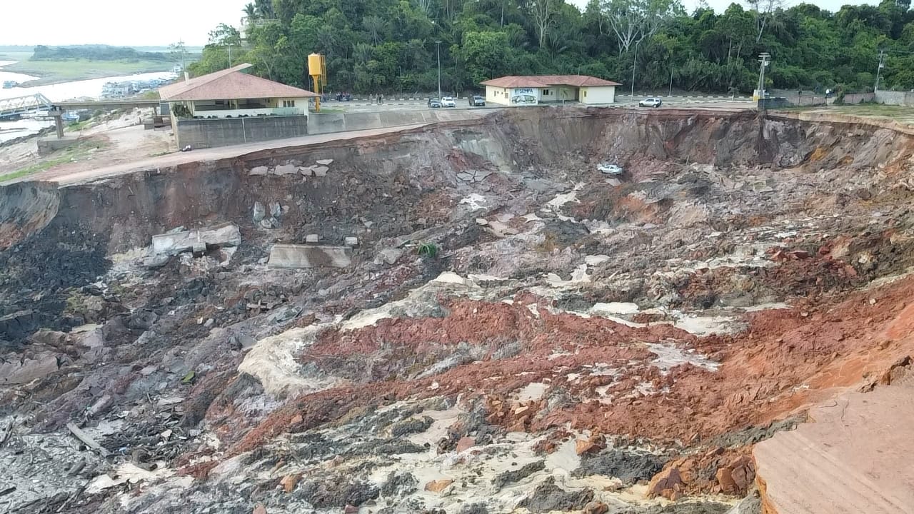 Defensoria oferece ajuda às famílias atingidas por desabamento em Manacapuru