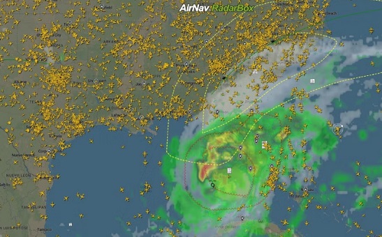Furacão Milton provoca cancelamento de mais de 1,7 mil voos e fechamento de aeroportos nos EUA