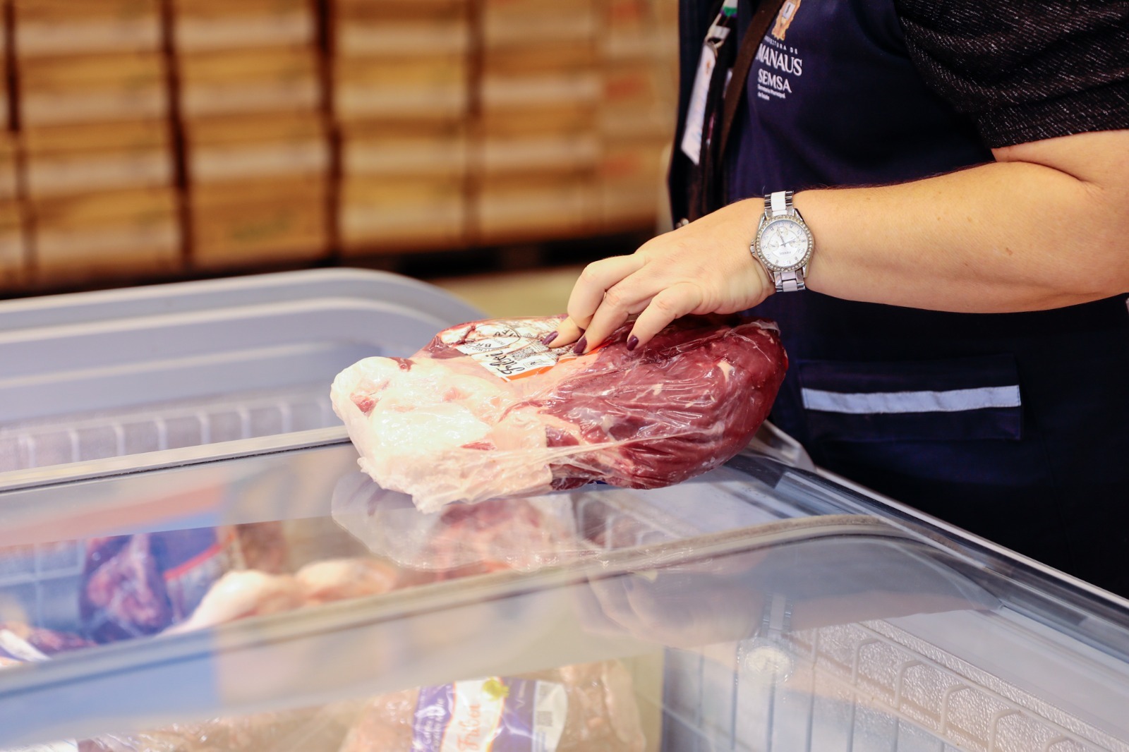 Visa Manaus alerta consumidores sobre alimentos falsificados em supermercados e empórios