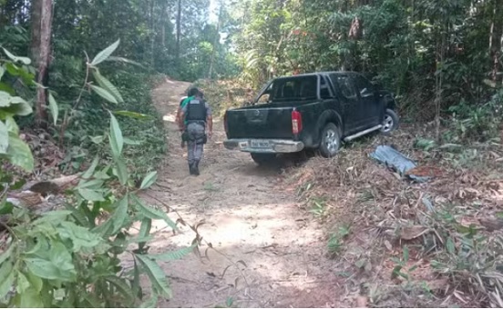 Funcionário morre eletrocutado após bater em poste com carro do patrão em Itacoatiara