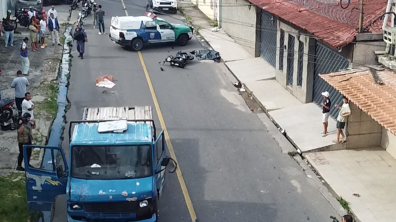 Caminhão envolvido em acidente é apreendido após morte de motociclista no Japiim