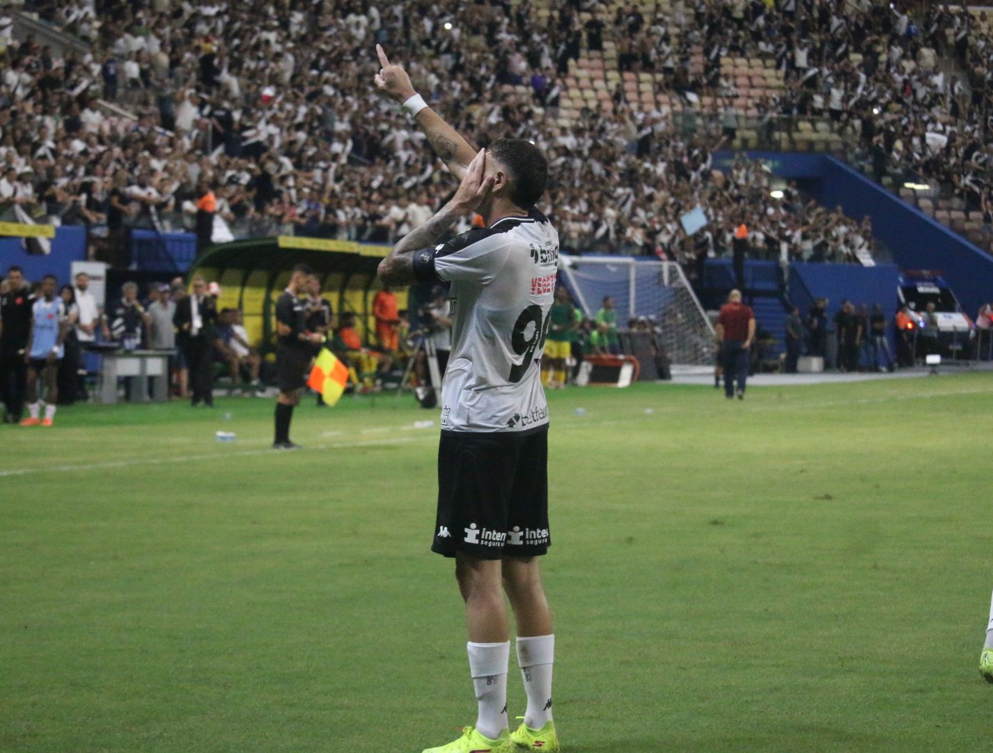 Vasco vence o Madureira por 2 a 0 na Arena da Amazônia