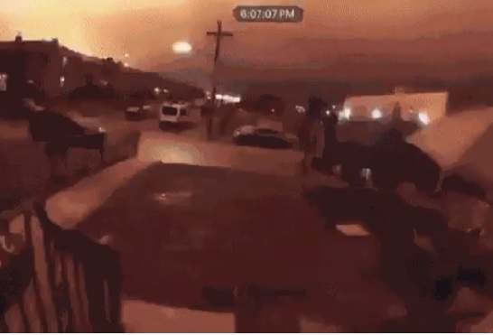 Avião explode ao cair perto de shopping nos EUA; vídeo