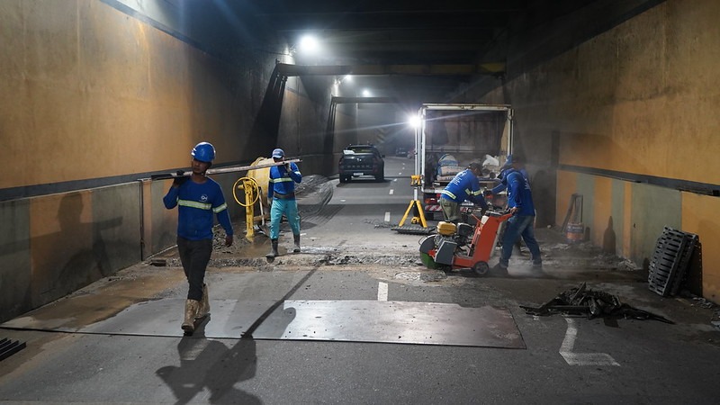 Tampas de fibra de vidro são instaladas em viaduto do São Jorge para evitar furtos