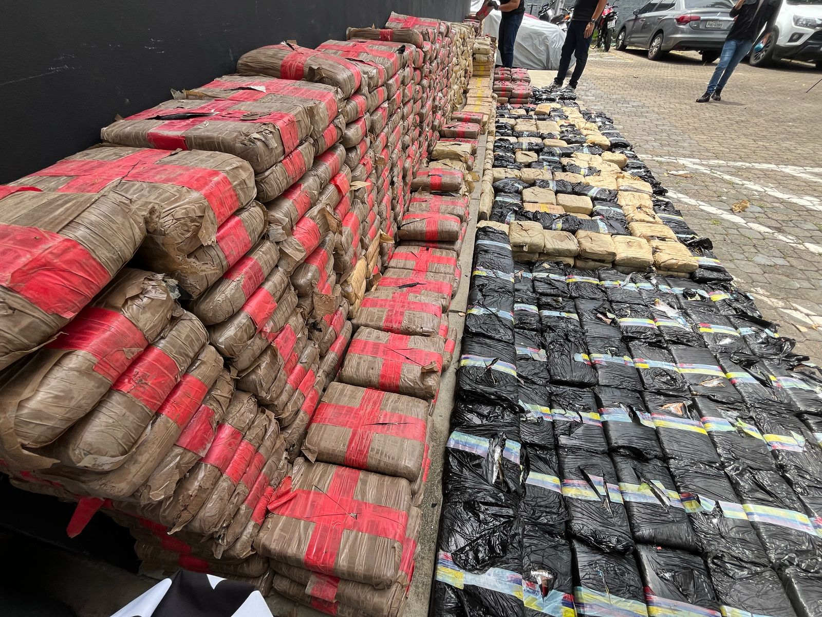 Colombiano preso com 1,3 tonelada de drogas é solto após audiência de custódia em Manaus