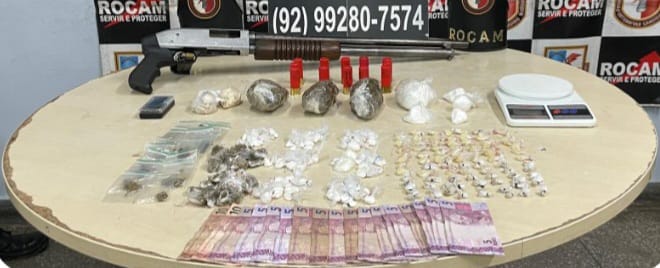 Polícia estoura boca de fumo e 'caça' criminosos no Tancredo Neves