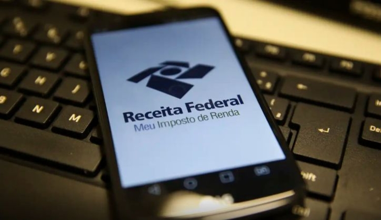 Receita volta a receber declarações do Imposto de Renda 2025 com multa para quem atrasou