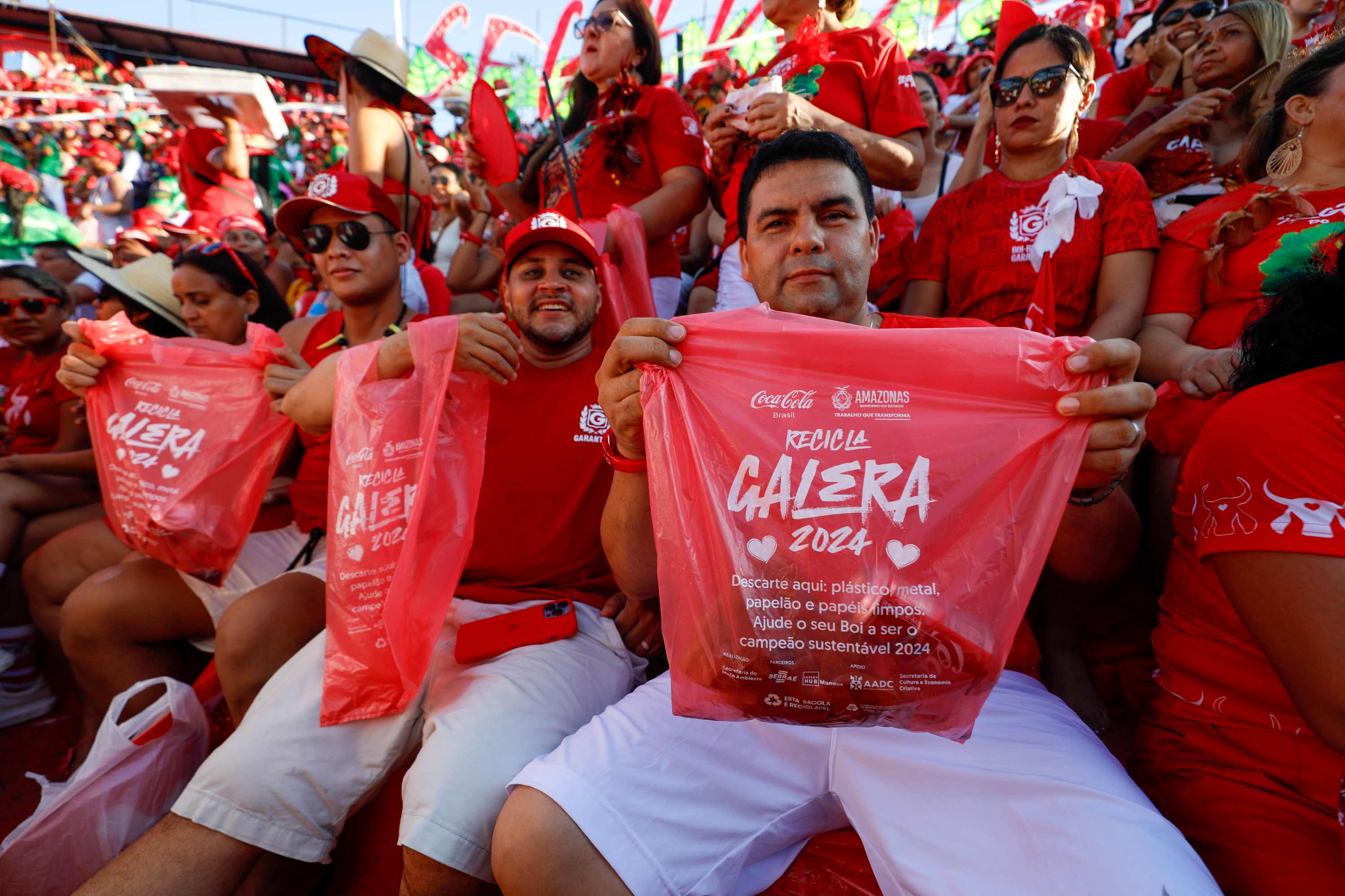 Caprichoso e Garantido terão disputa de reciclagem entre as galeras no Festival de Parintins