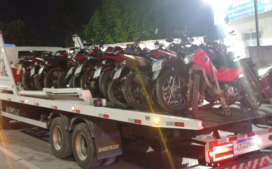 Avenida interditada com 'paredões' é liberada durante festa clandestina no São José