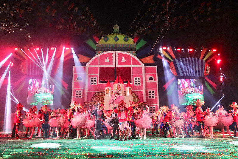 Penúltima noite do Festival Folclórico reúne danças tradicionais e celebra diversidade cultural