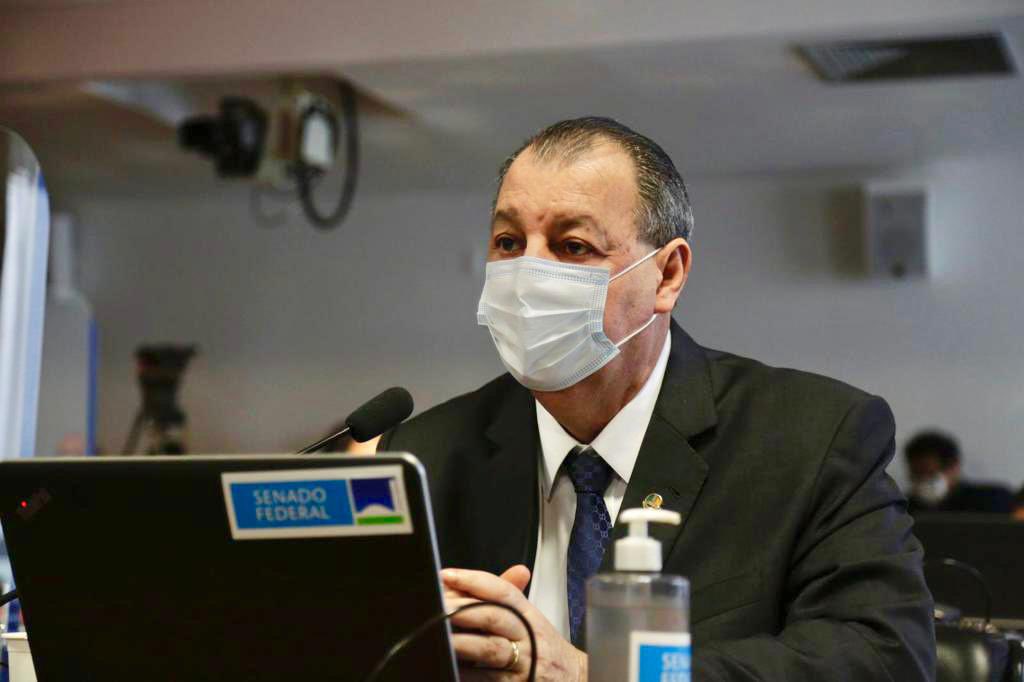 Omar Aziz critica Governo Federal pela demora da vacinação infantil 