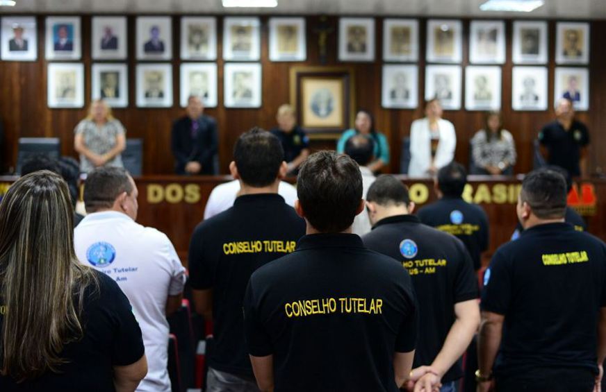 Deputada solicita à Prefeitura de Manaus reajuste salarial de conselheiros tutelares