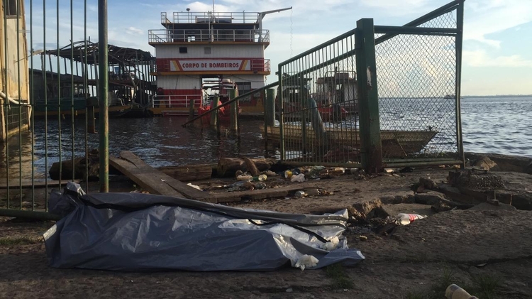 Bombeiros encontram corpo de PM que sumiu durante naufrágio no Amazonas
