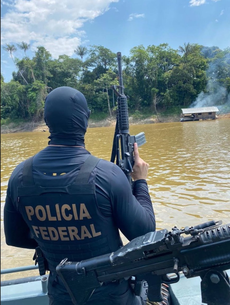PF destrói 39 dragas e causa prejuízo de R$ 26 milhões ao garimpo ilegal no Amazonas
