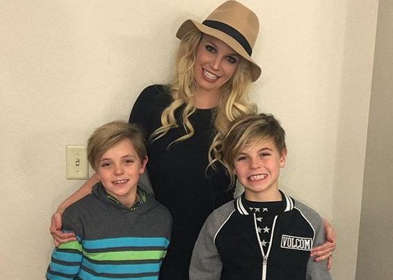 Em foto rara, filhos de Britney Spears aparecem 'enormes' aos 15 e 16 anos