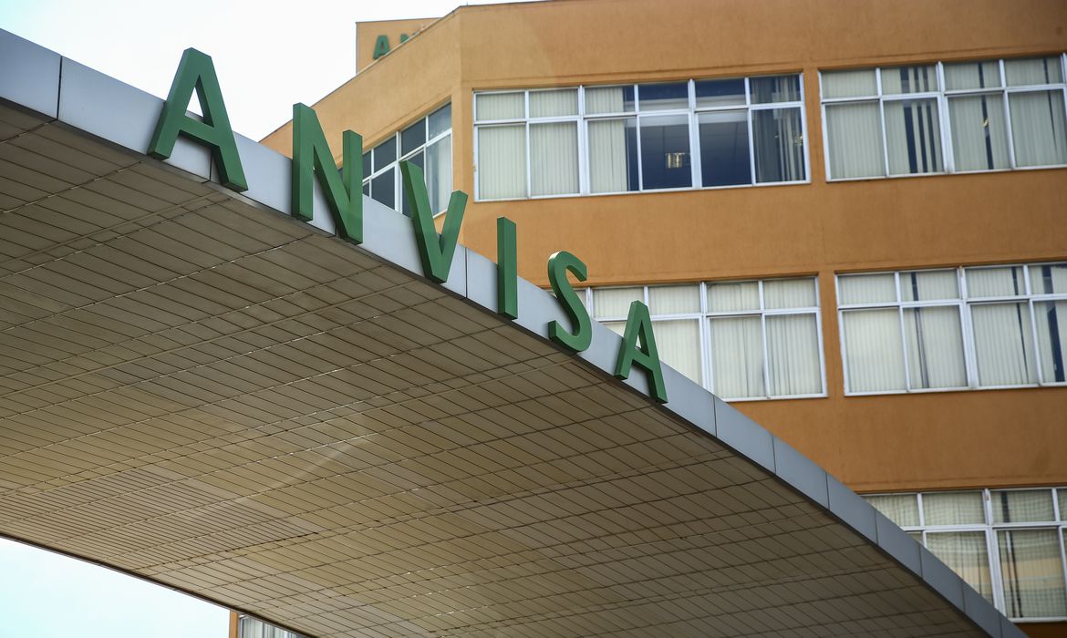 Anvisa anuncia novas restrições de produtos para cabelo; veja lista