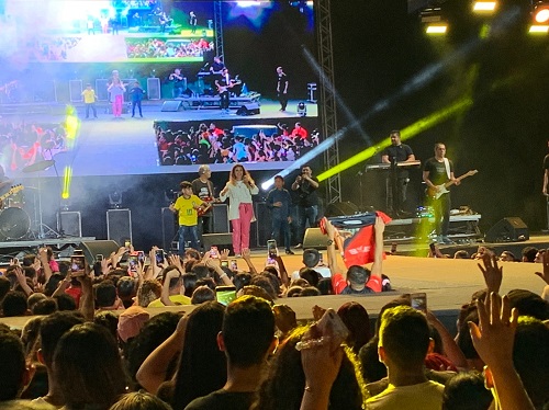 Aline Barros levanta multidão no Revéillon Gospel em Manaus; vídeo