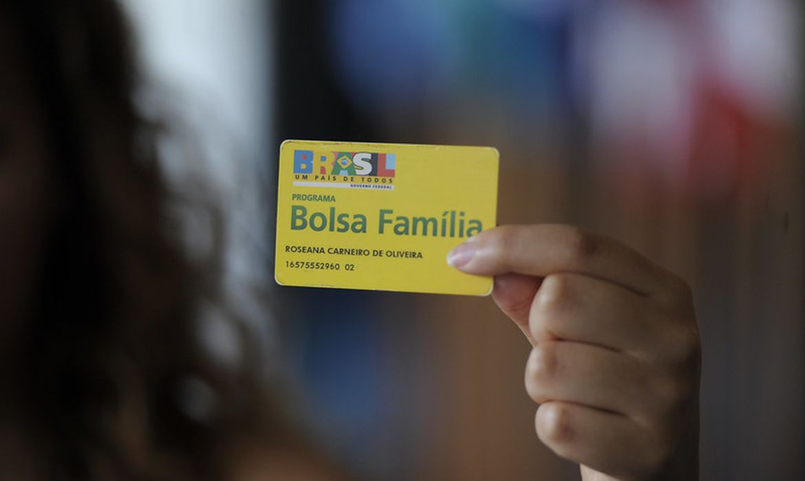 Bolsa Família: há indícios que 2,5 milhões recebem de forma irregular